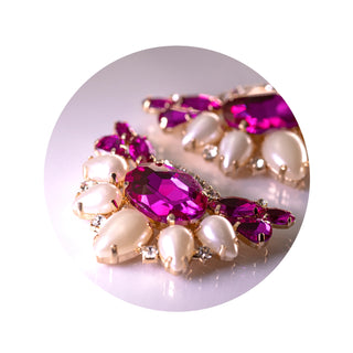 Broschen MAGENTA-PEARL mit goldenem Untergrund