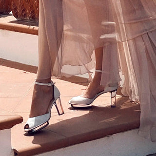 Designer Pumps in silber für Damen mit Absatz und Plateau aus Leder mit transparentem Plexi-Absatz