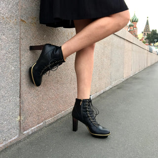 NOIRS schwarze Closetoes Stiefeletten