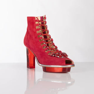 Rote Dirndl-Stiefeletten aus Leder mit transparentem Absatz und Plateau