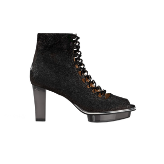 CINDERELLA'S Noirs Peeptoe-Stiefeletten aus schimmerndem schwarzem Leder mit funkelndem Absatz, Peeptoe-Schnitt und Schnürung. Komfortabler Blockabsatz mit Plateau, ideal für elegante und rockige Looks.