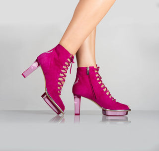 Pinke Stiefelette für Damen aus Wild-Leder mit transparentem Absatz zum Dirndl oder Abendkleid