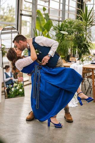ROYALS königsblaue Peeptoes Riemchenpumps