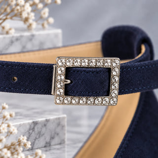Dunkelblaue Riemchenpumps zum Dirndl mit Kristallschnalle – MARINAS von CINDERELLA’S