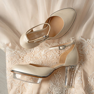 Cinderellas Brautschuhe in ivory aus Leder mit transparentem Block-Absatz und Plateau für Hochzeit
