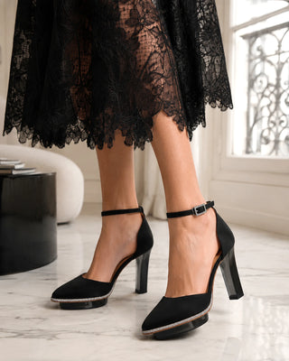 NOIRS schwarze Closetoes Riemchenpumps Satin Spitz