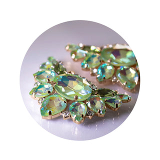 Broschen HELLGRÜN mit goldenem Untergrund