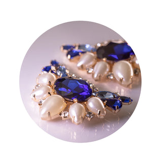 Broschen DUNKELBLAU-PEARL mit goldenem Untergrund