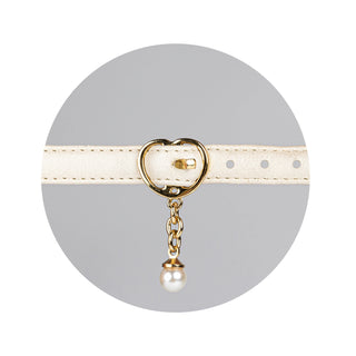 Schnalle in gold als Brezel mit Perle