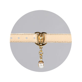 Schnalle in gold als Brezel mit Perle