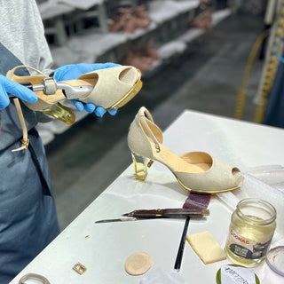 Italienische Schuhproduktion in aufwendiger Handarbeit