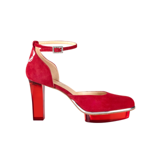 CINDERELLA'S RUBIS Dirndlschuhe als Closetoes Riemchenpumps in rot. Wunderschöne märchenhafte Dirndlschuhe aus rotem Wildleder mit hochwertigem transparenten Absatz und Plateau mit einer Hirschgeweihstickerei von Cinderellas by Marcela. Es handelt sich um exklusive Cinderellas Dirndlschuhe.