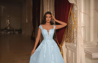 Hellblaue_Riemchenpumps_Brautkleid_Abendkleid