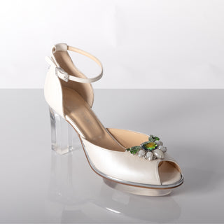 Pumps in ivory aus Leder für Damen mit transparentem Absatz und Plateau