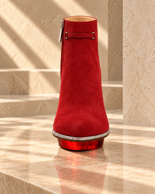 Rote Damenstiefeletten mit transparentem Absatz und Plateau sowie Reisverschluss aus Wildleder zum Dirndl.