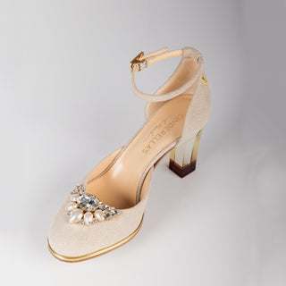 CINDERELLA'S GOLDIS als Closetoes Riemchenpumps in gold und Brosche in pearl-weiss