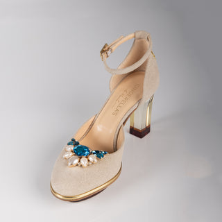 CINDERELLA'S GOLDIS als Closetoes Riemchenpumps in gold und Brosche in pearl-türkis