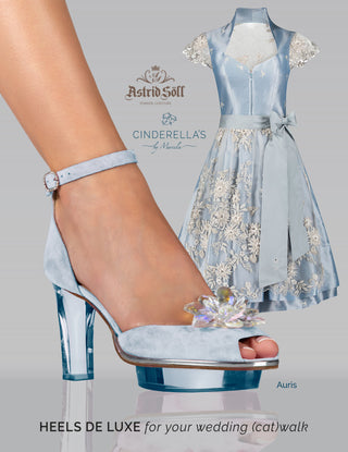 CINDERELLA'S Dirndlschuhe: Auris als Peeptoes Riemchenpumps in hellblau mit Blume mit Dirndl von Astrid Söll 